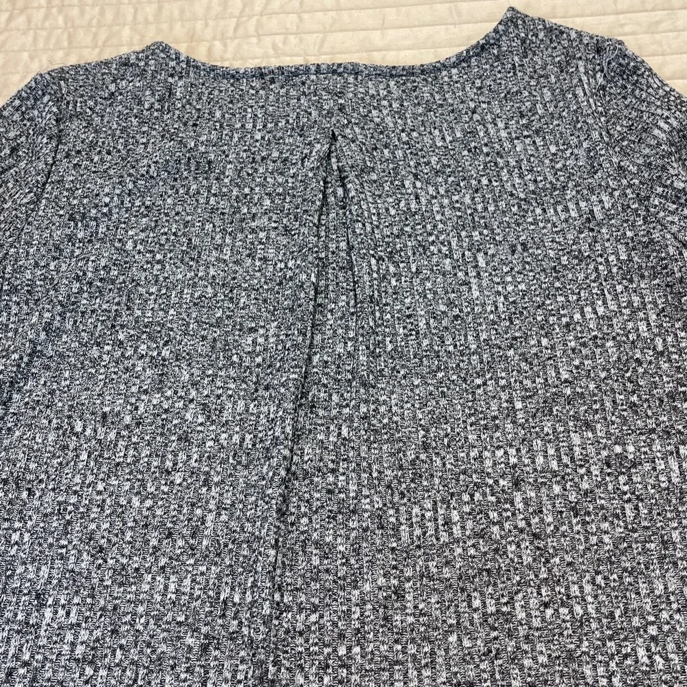 Suzanne Betro Gray Sweater WOMENS SIZE L PULLOVER BELL SLEEVES